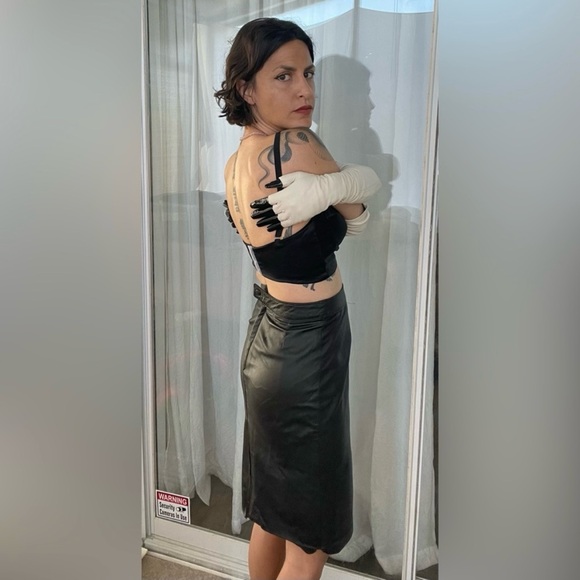 Vintage 80s Argentinian Leather perfect pencil skirt kick pleat black catwoman - Picture 4 of 16